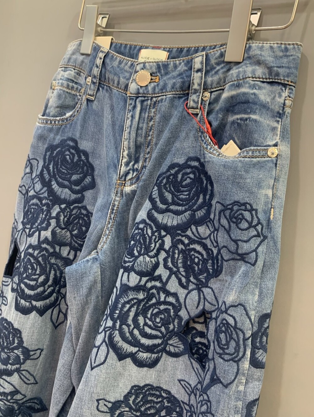 Alice + Olivia SIDNEY LASER-CUT JEAN - Picture 12 of 16